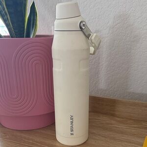 Stanley 36oz Cream Glimmer Aero Light Bottle